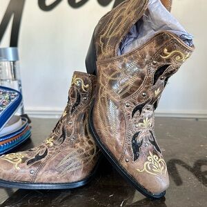 NWT Myra ankle boots